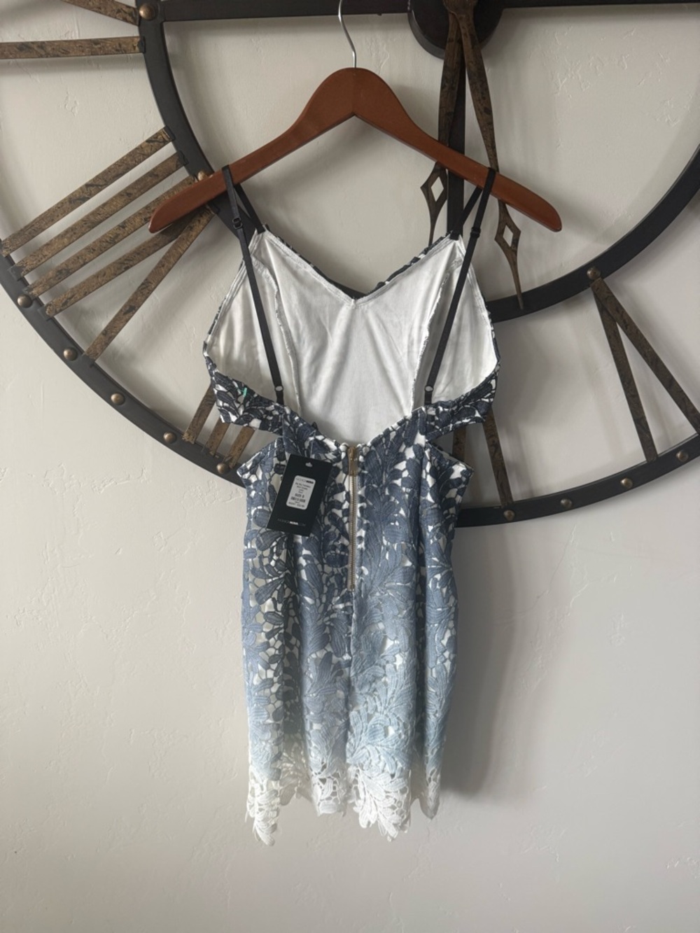 Fashion Nova Navy‎ and White Lace Ombre Cutout Mini Dress - Picture 5 of 6